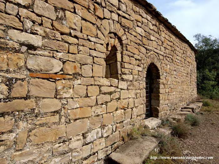 MURO SUR, CON VENTANAL GEMINADO Y PUERTA